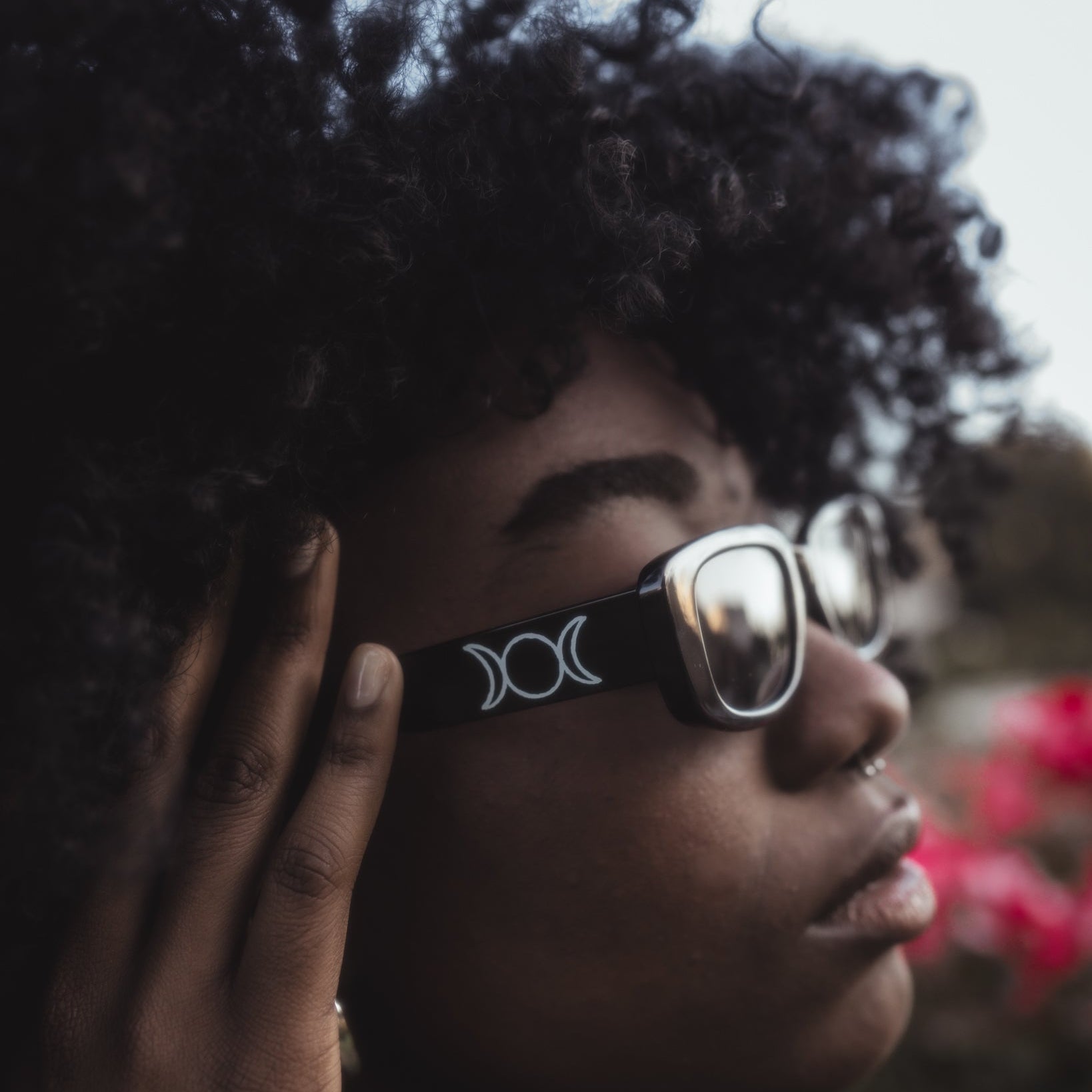 Person wearing sunglasses with a blurred background