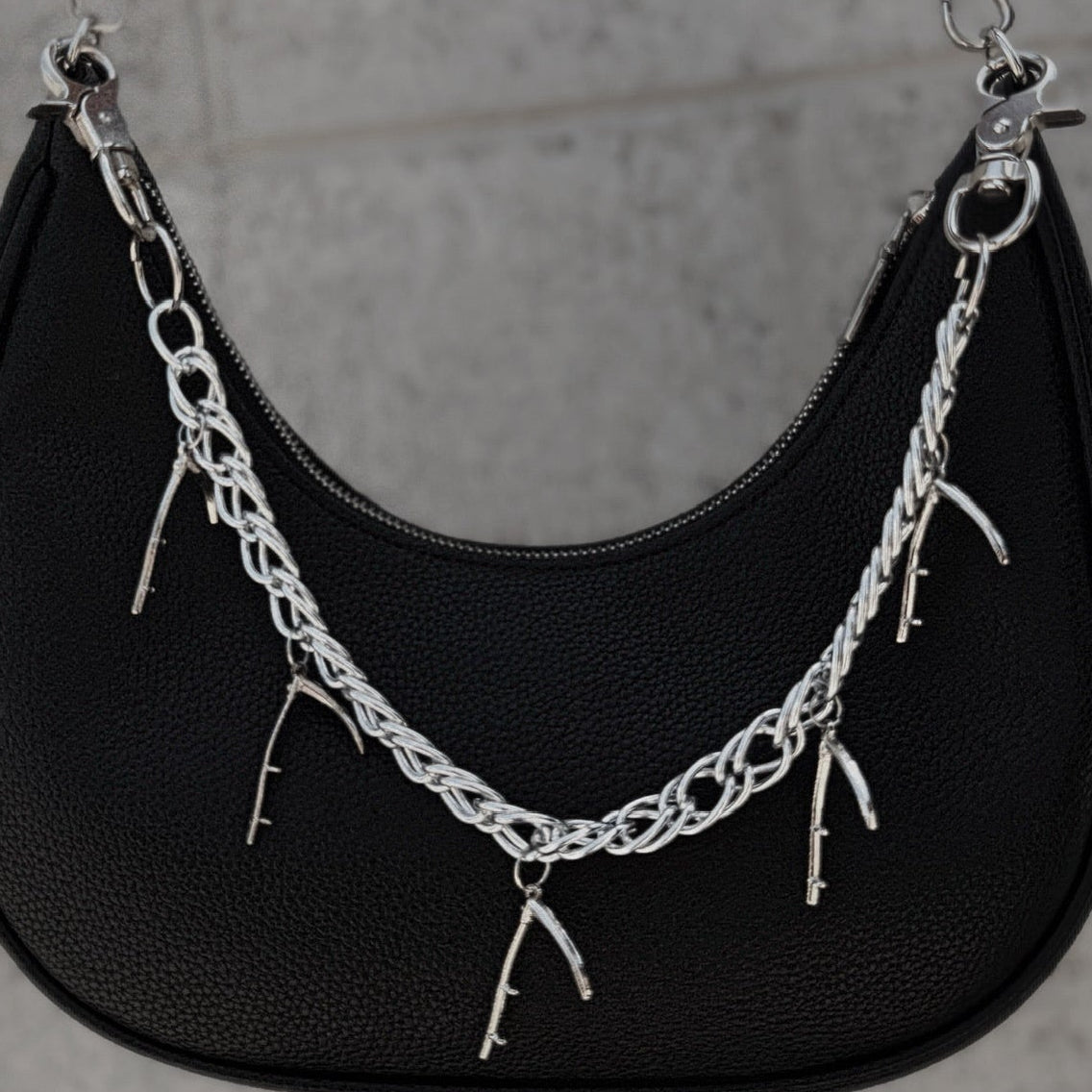 Chain with hanging scythes.