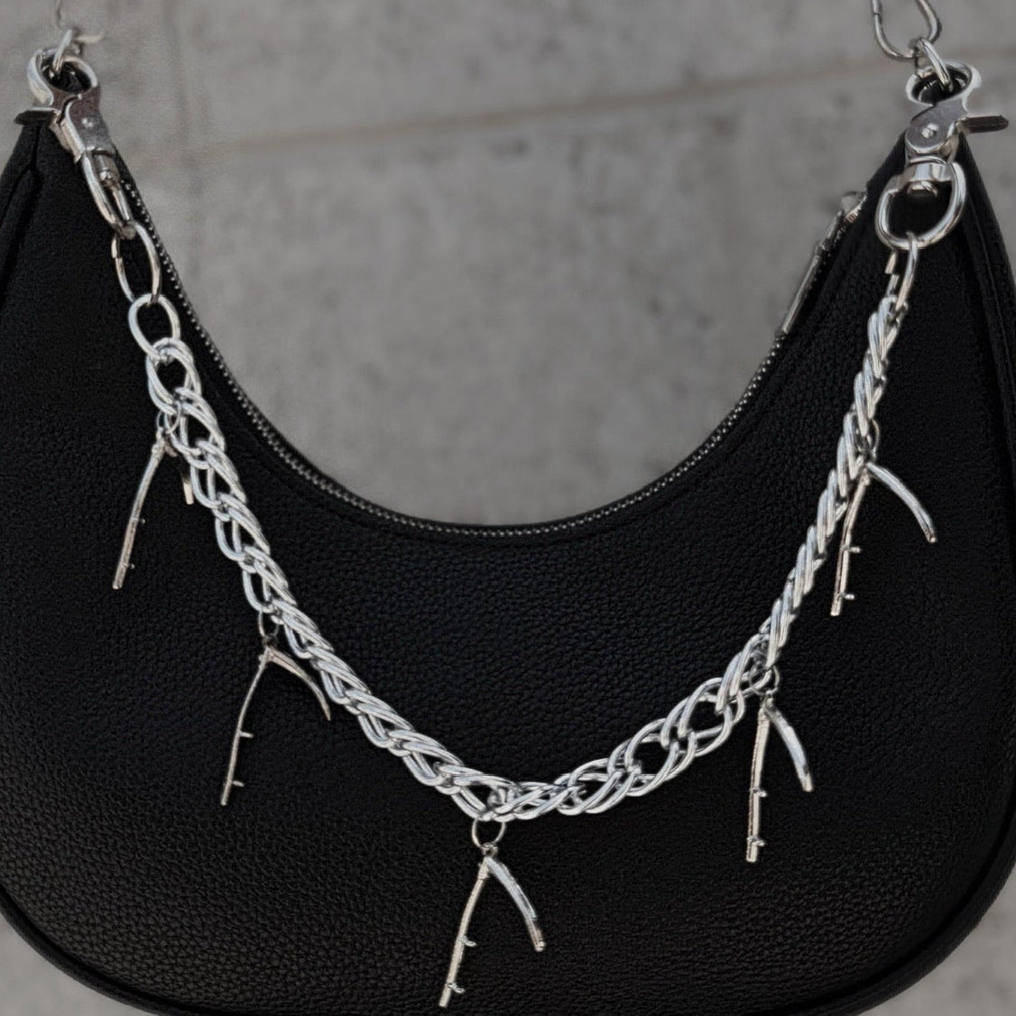 Chain with hanging scythes.