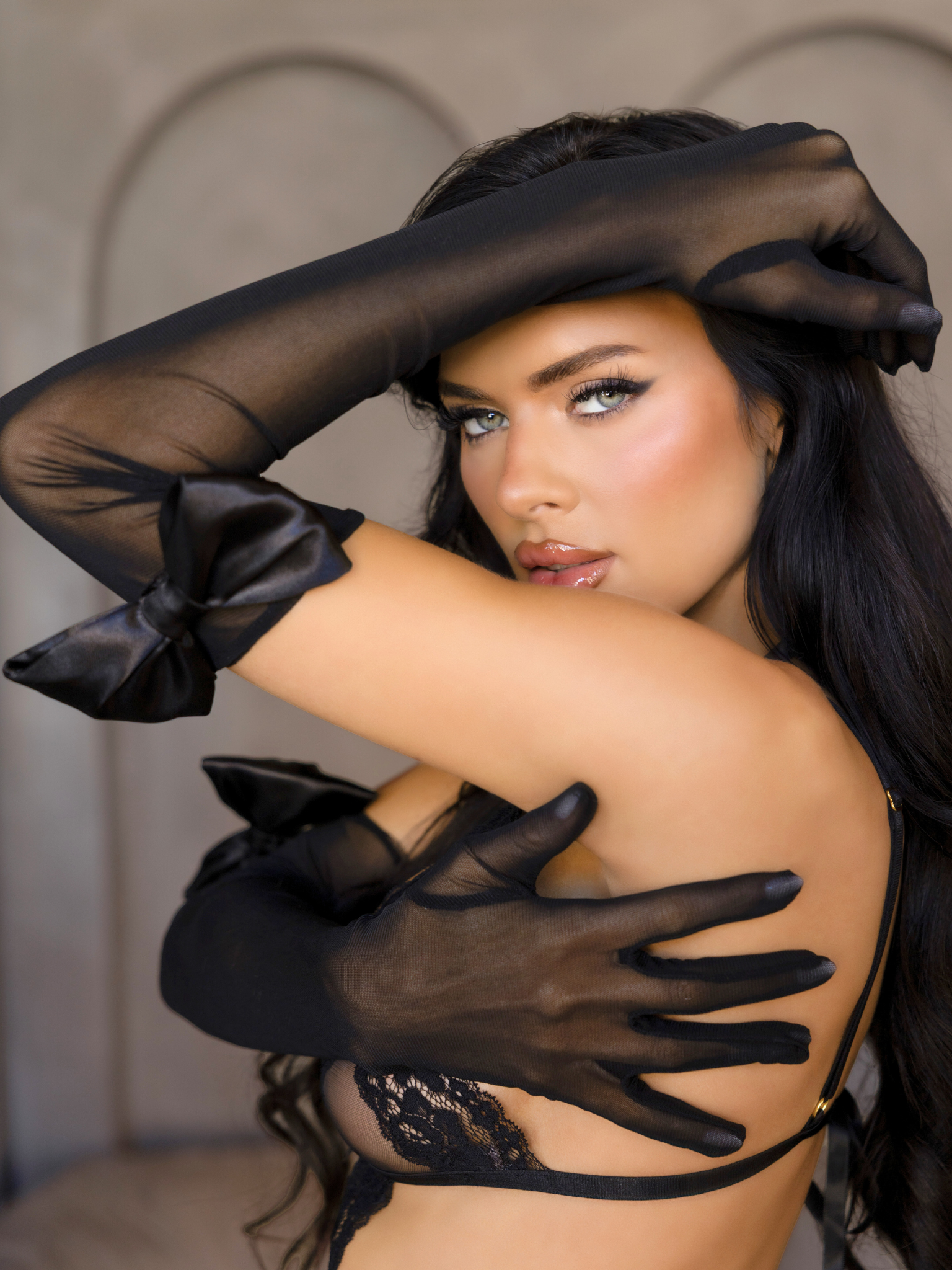 Leg Avenue Bow Top Mesh Opera Gloves