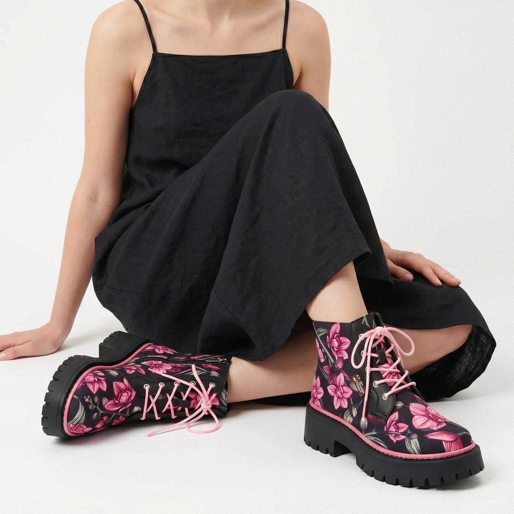 Chocolaticas® Orchid Women's Boots