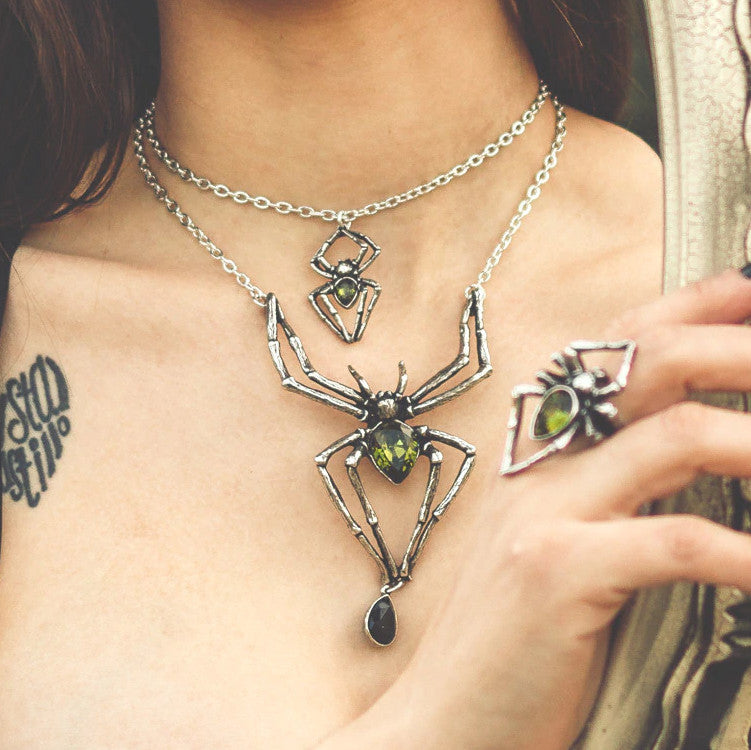 Alchemy Gothic Emerald Spiderling Pendant P904